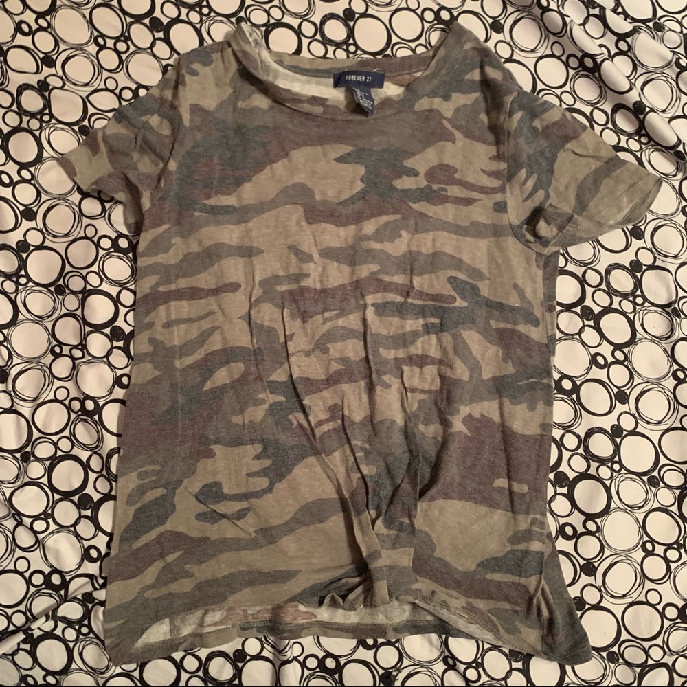 Forever 21 Camo Tshirt S